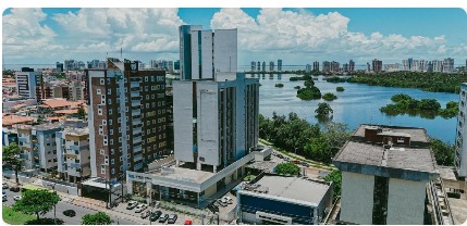 Vista externa do hotel e da região ao redor, em São Luís